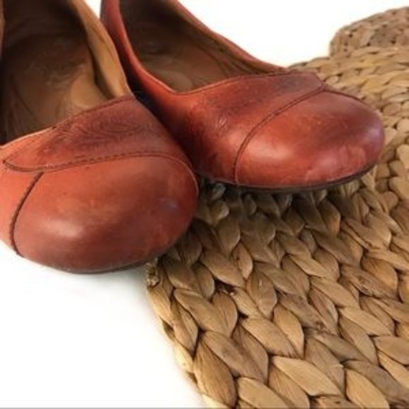 Born Red Leather Patterned Slip-on Flats Shoes - Picture 5 of 6